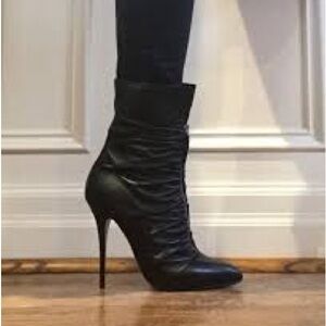 GIUSEPPE ZANOTTI Womens Sz 37.5 (US 6.5) Black Ruched Zip Front‎ Leather Boots